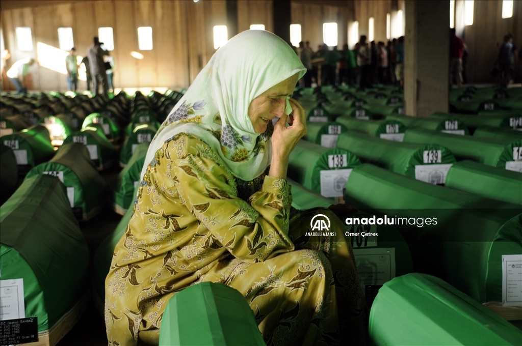 Srebrenitsa Katliamı'nın 15. yılı