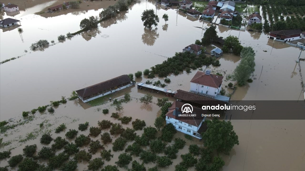 Düzce'de tamamı sular altında kalan İçmeler köyü