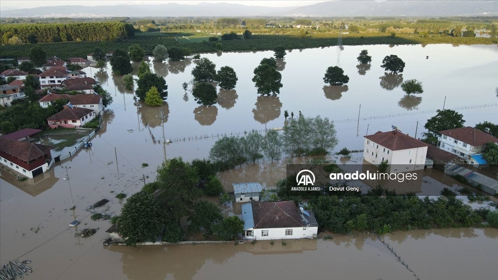 Düzce'de tamamı sular altında kalan İçmeler köyü