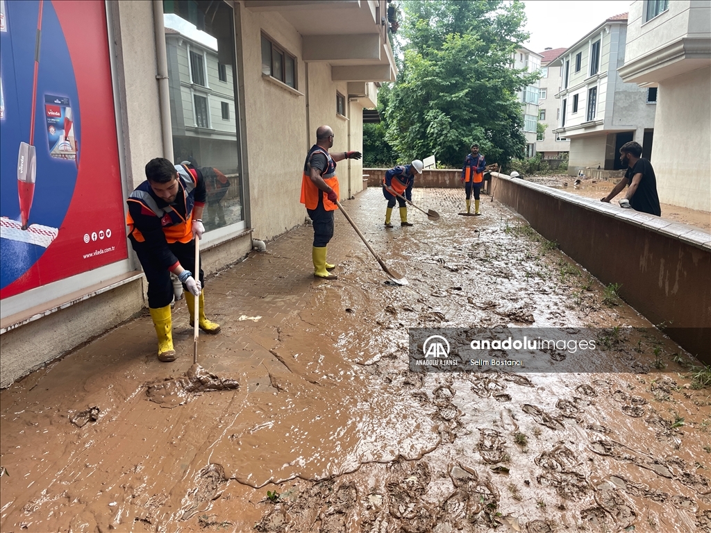 Bartın'da sel sularının çekildiği bölgelerde temizliğe başlandı 