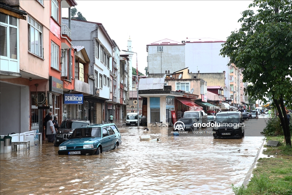 Giresun'da şiddetli yağış etkili oluyor