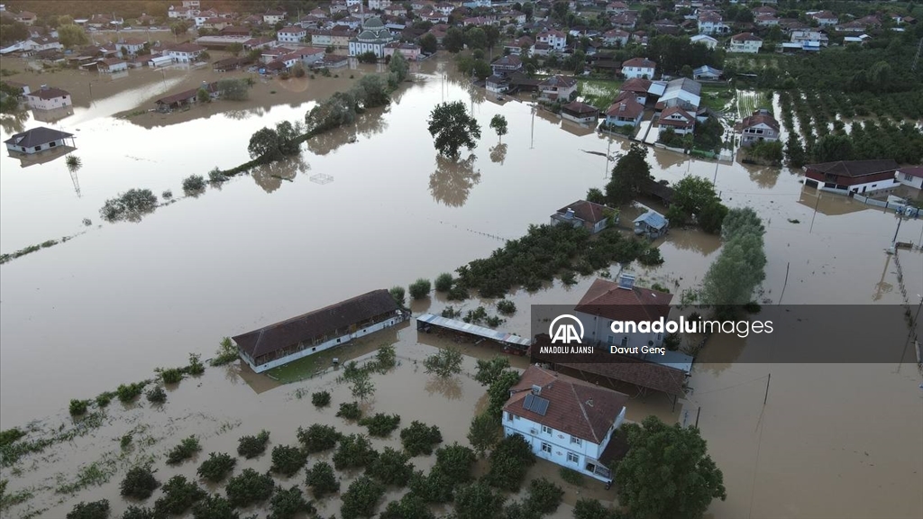 Düzce'de tamamı sular altında kalan İçmeler köyü