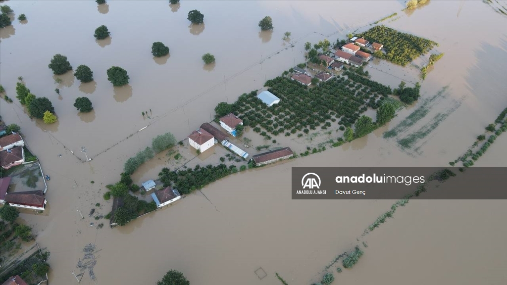 Düzce'de tamamı sular altında kalan İçmeler köyü