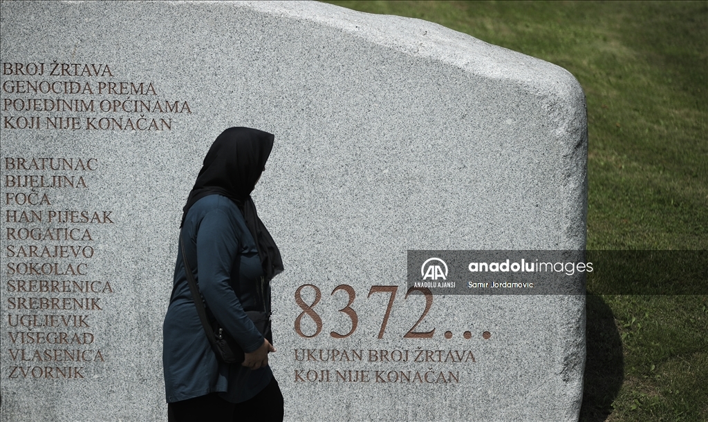 Srebrenitsa soykırımının yıl dönümünde toprağa verilecek 30 kurbanın mezarları hazırlandı