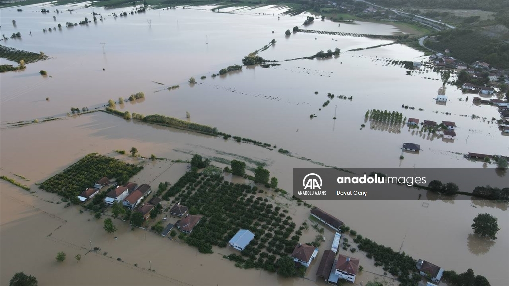 Düzce'de tamamı sular altında kalan İçmeler köyü