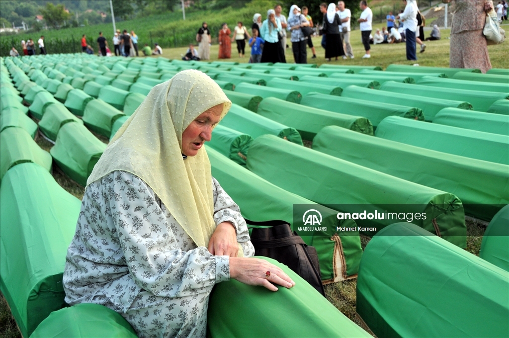 Srebrenitsa soykırımının 16. anma yıl dönümü törenleri