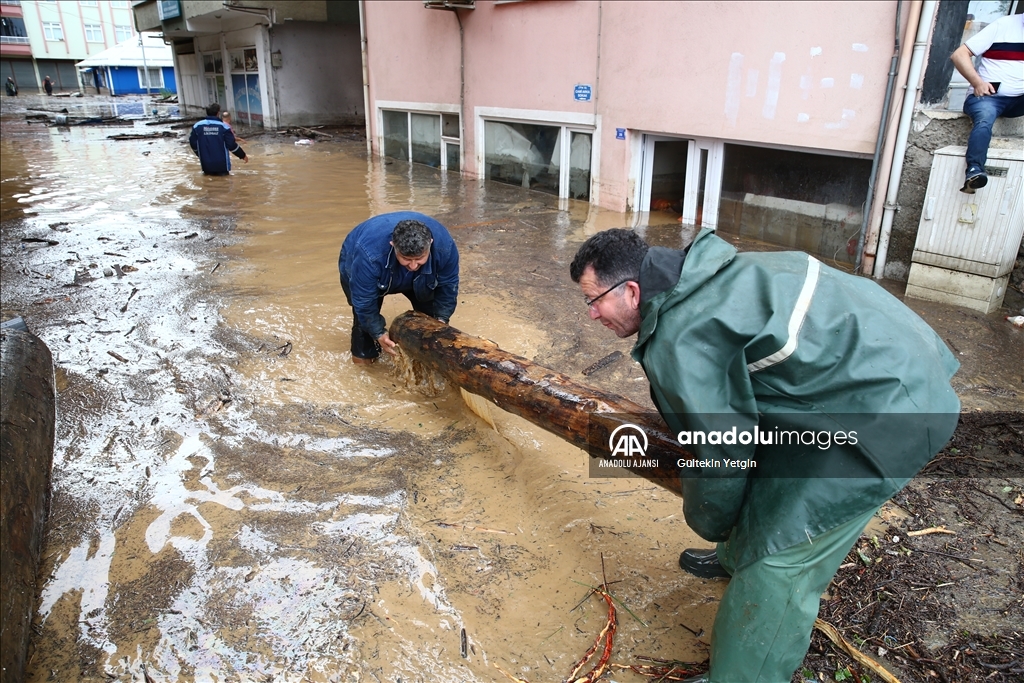 Giresun'da şiddetli yağış etkili oluyor