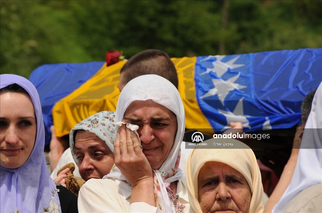 Bosna Savaşının 31 kurbanı daha kendi mezarına defnedildi