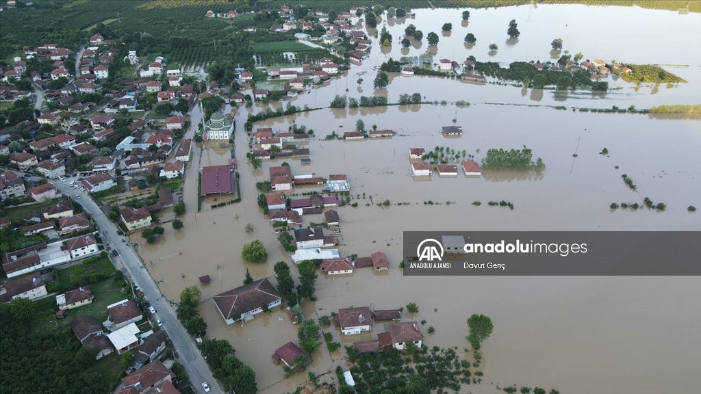 Düzce'de tamamı sular altında kalan İçmeler köyü
