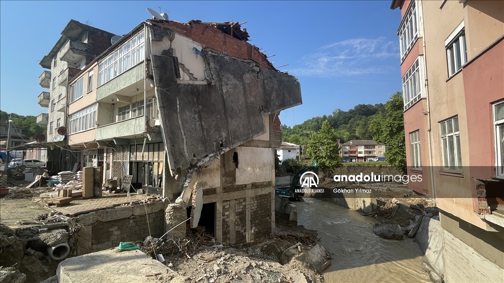 Zonguldak'ta selin ardından hasar tespit çalışmaları yapılıyor