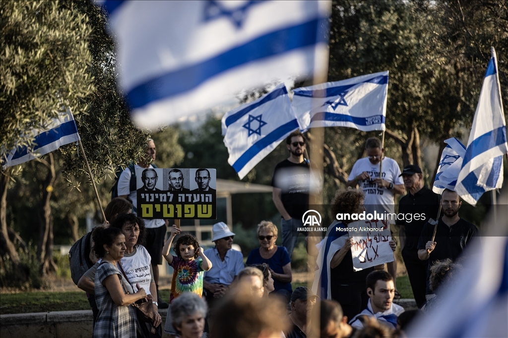 Netanyahu hükümeti tartışmalı tasarıyı Meclise getirirken karşıt protestolar da başladı