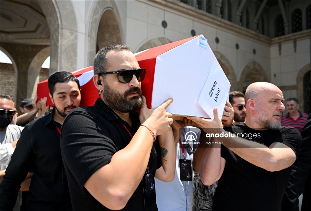 Sanatçı Özkan Uğur son yolculuğuna uğurlanıyor