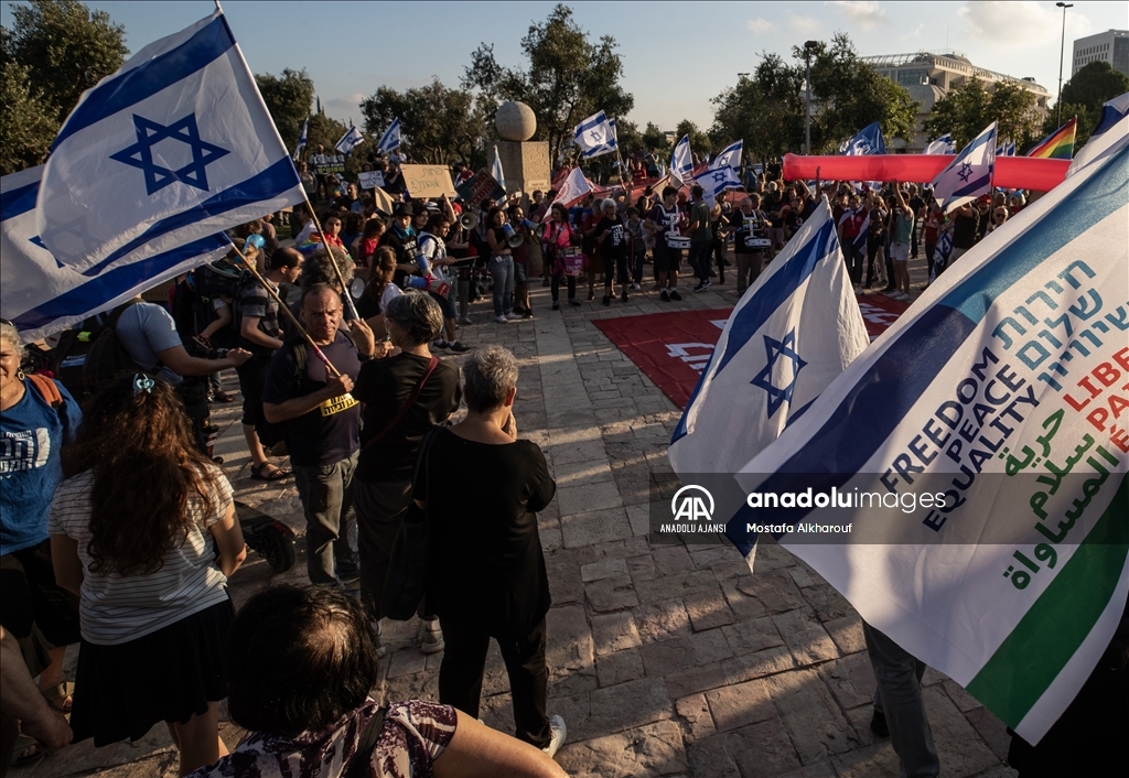 Netanyahu hükümeti tartışmalı tasarıyı Meclise getirirken karşıt protestolar da başladı