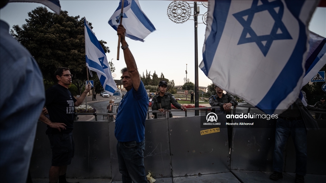 Netanyahu hükümeti tartışmalı tasarıyı Meclise getirirken karşıt protestolar da başladı