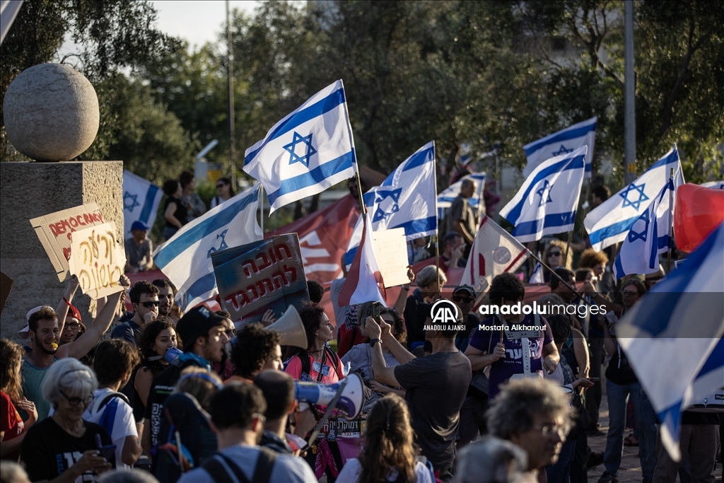 Netanyahu hükümeti tartışmalı tasarıyı Meclise getirirken karşıt protestolar da başladı
