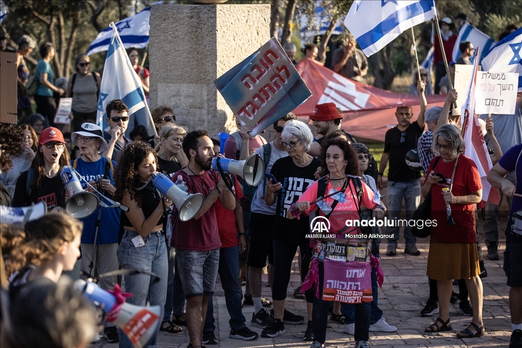 Netanyahu hükümeti tartışmalı tasarıyı Meclise getirirken karşıt protestolar da başladı