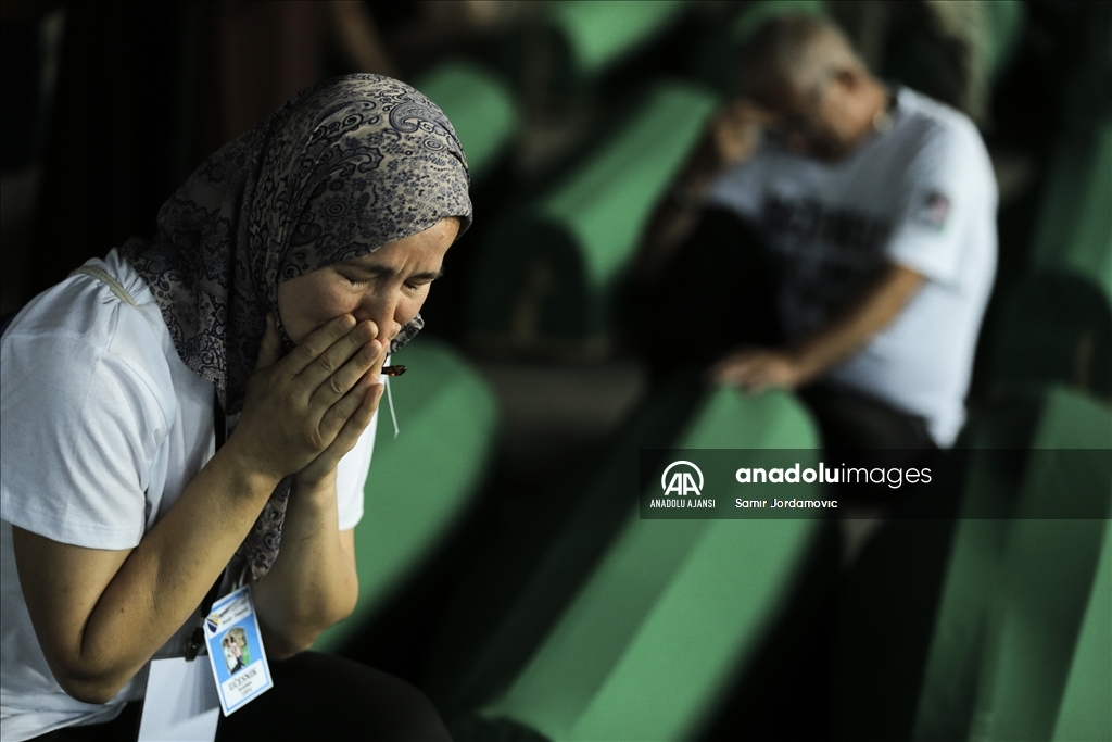 Srebrenitsa soykırımı kurbanlarının tabutları defnedilecekleri Potoçari Anıt Mezarlığı'na taşındı