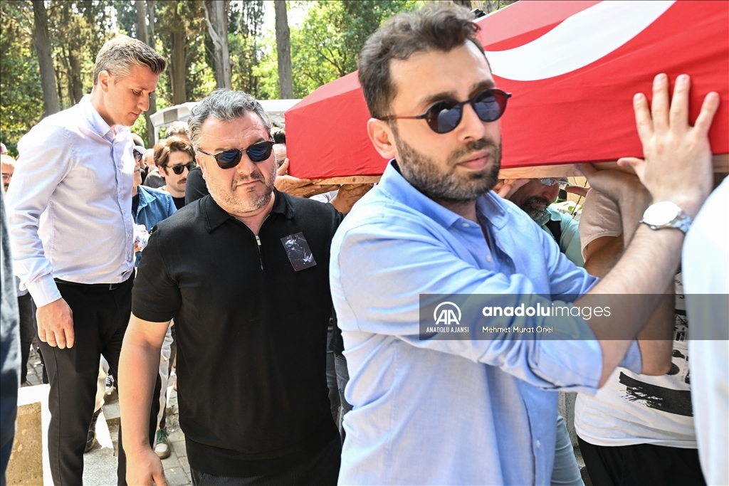Sanatçı Özkan Uğur son yolculuğuna uğurlandı