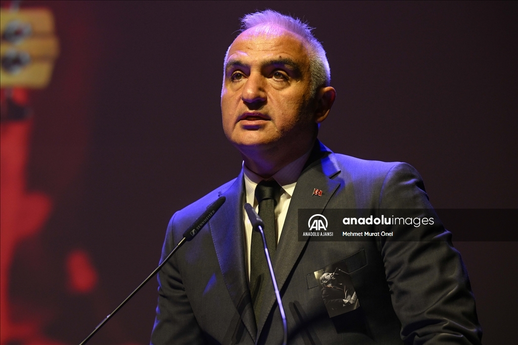 Sanatçı Özkan Uğur son yolculuğuna uğurlanıyor