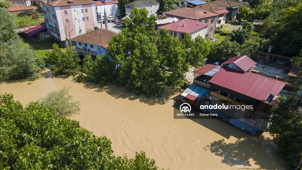 Melen Çayı'ndaki taşkınlar Kocaali ve Akçakoca ilçelerinde hasara neden oldu