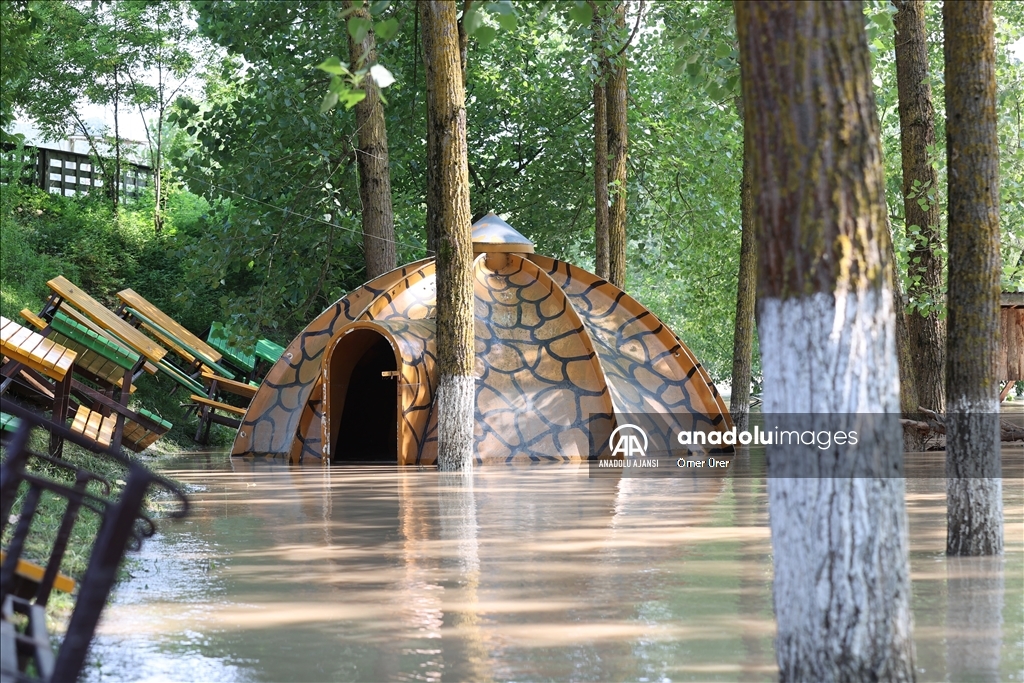 Düzce'deki rafting işletmeleri Melen Çayı'nın taşmasıyla zarar gördü