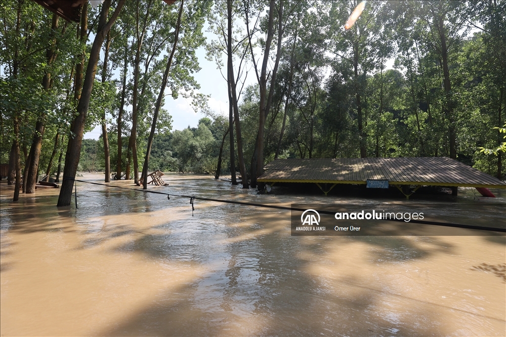 Düzce'deki rafting işletmeleri Melen Çayı'nın taşmasıyla zarar gördü