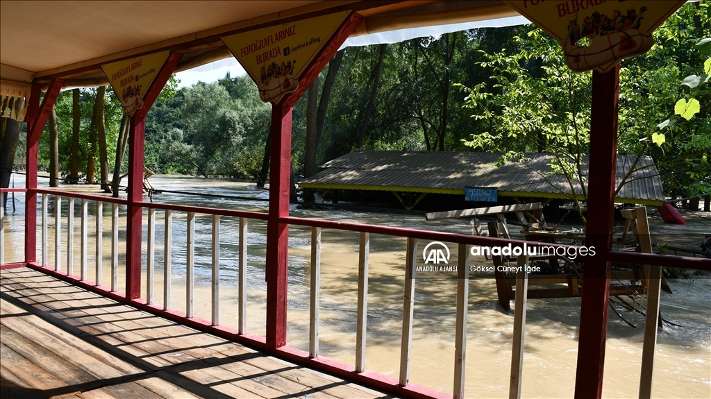 Düzce'deki rafting işletmeleri Melen Çayı'nın taşmasıyla zarar gördü
