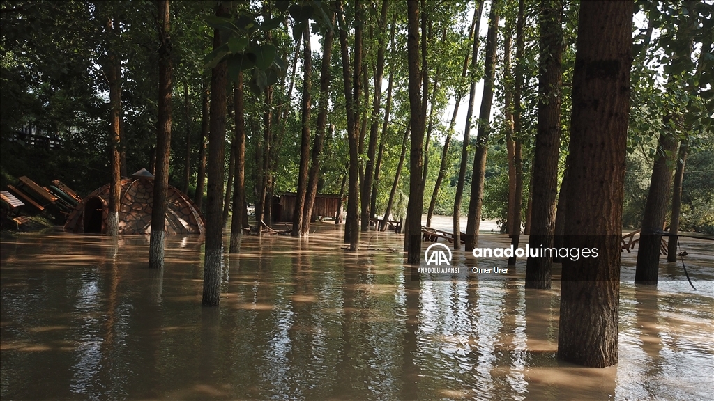 Düzce'deki rafting işletmeleri Melen Çayı'nın taşmasıyla zarar gördü