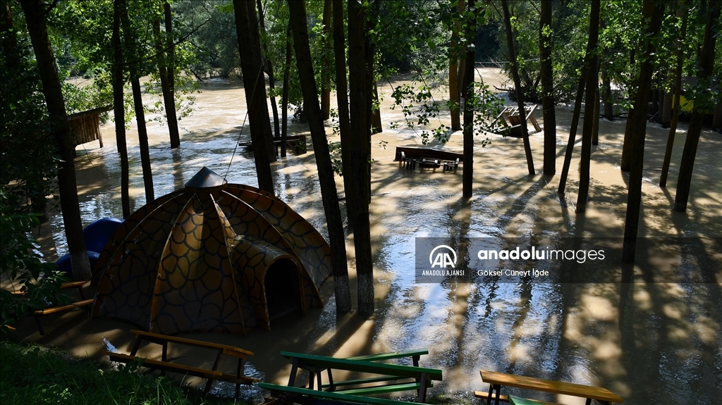 Düzce'deki rafting işletmeleri Melen Çayı'nın taşmasıyla zarar gördü