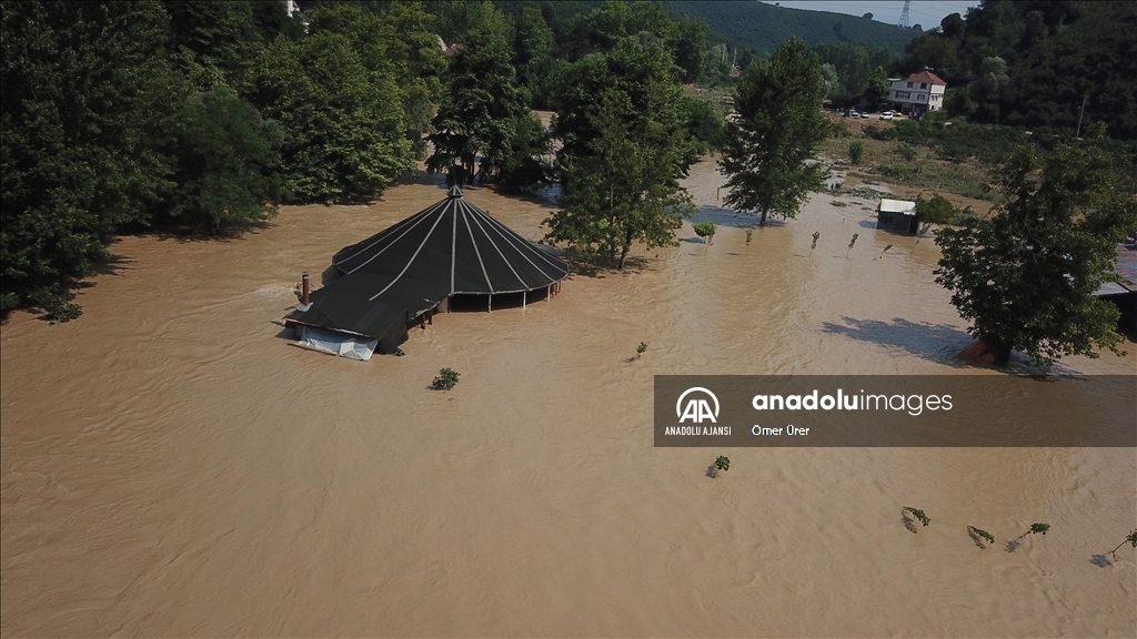 Düzce'deki rafting işletmeleri Melen Çayı'nın taşmasıyla zarar gördü