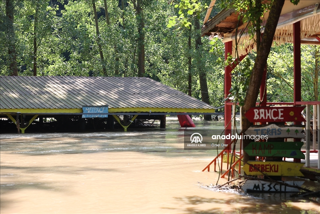 Düzce'deki rafting işletmeleri Melen Çayı'nın taşmasıyla zarar gördü