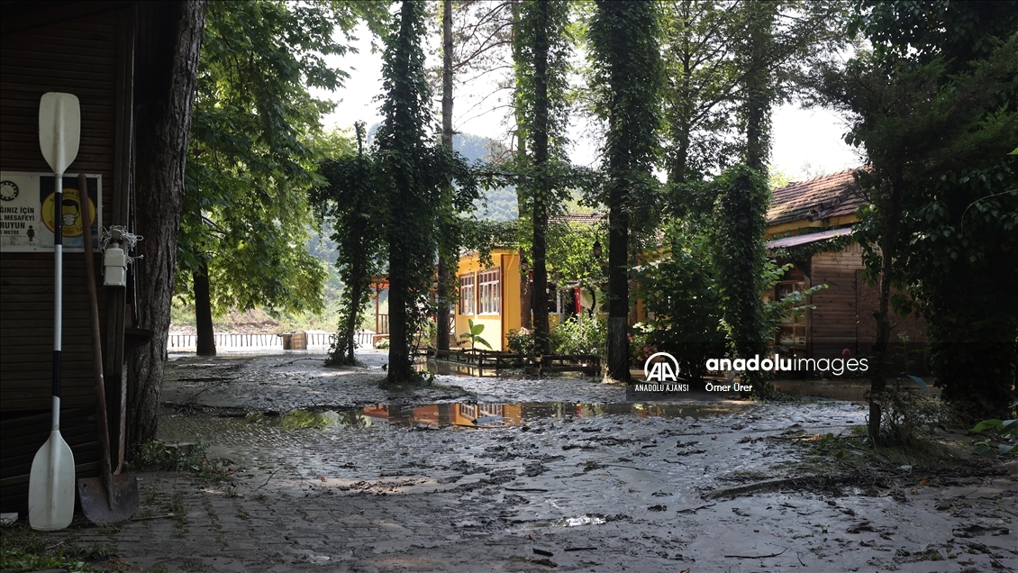 Düzce'deki rafting işletmeleri Melen Çayı'nın taşmasıyla zarar gördü