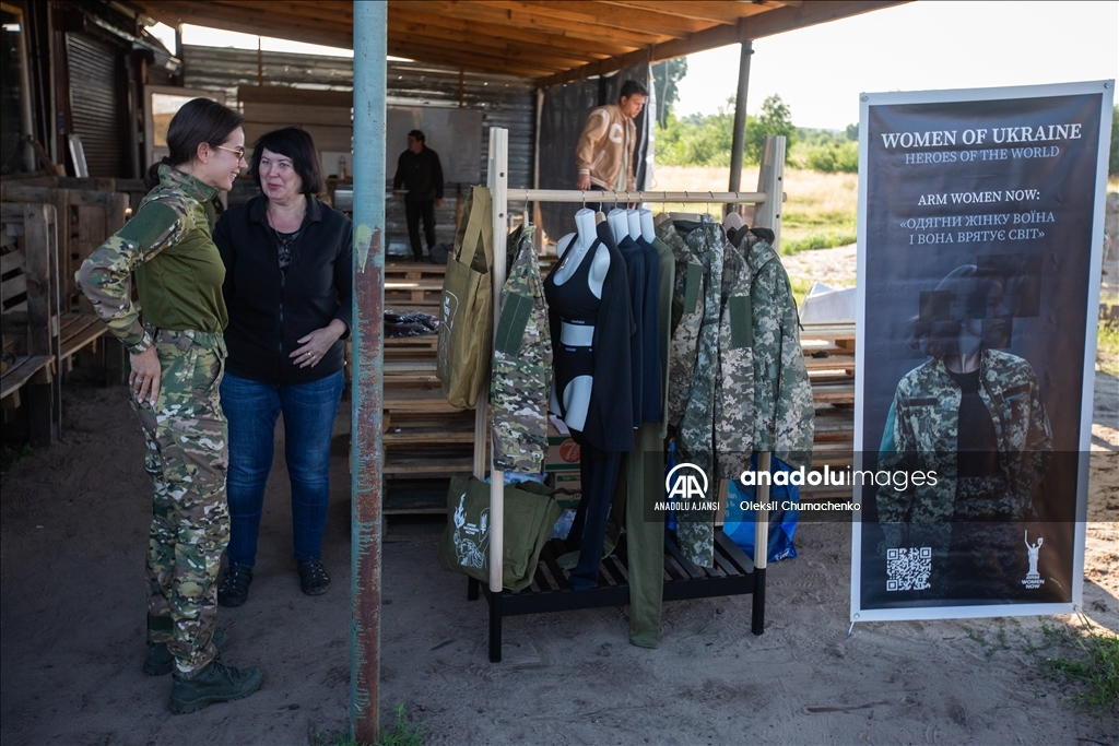 Ukrayna Ordusunda görevli kadın personel için üretilen üniformalar arazi koşullarında test edildi