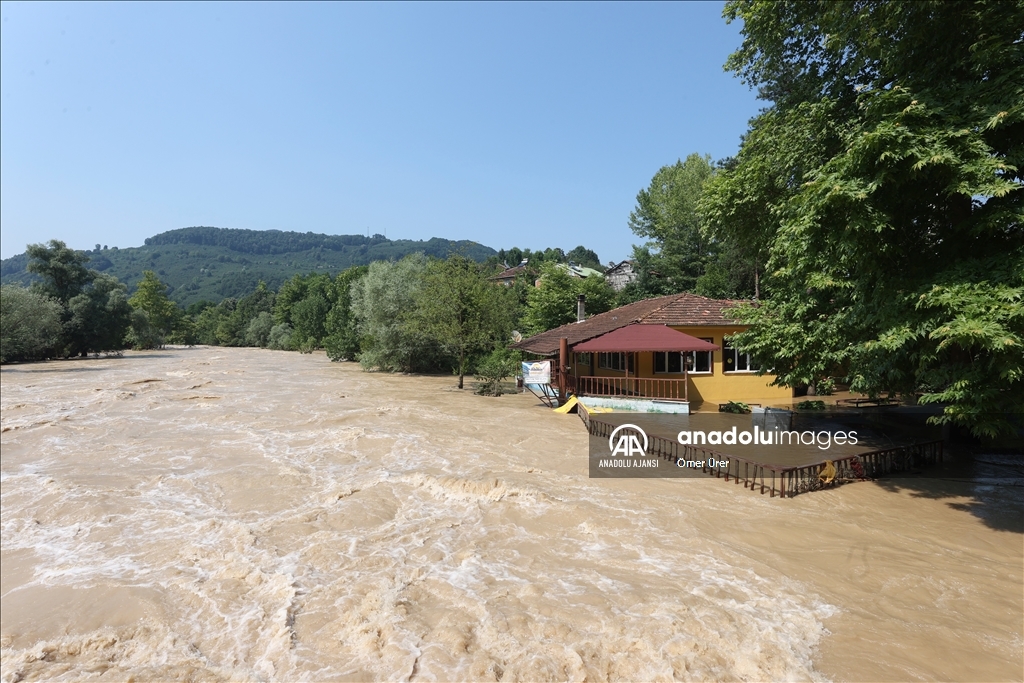 Düzce'deki rafting işletmeleri Melen Çayı'nın taşmasıyla zarar gördü