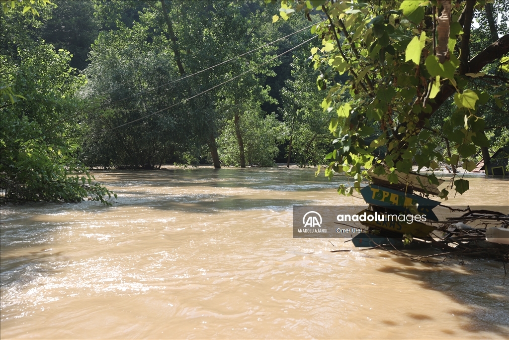 Düzce'deki rafting işletmeleri Melen Çayı'nın taşmasıyla zarar gördü