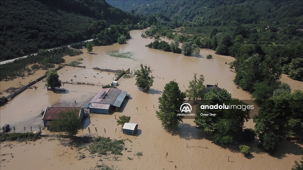 Düzce'deki rafting işletmeleri Melen Çayı'nın taşmasıyla zarar gördü