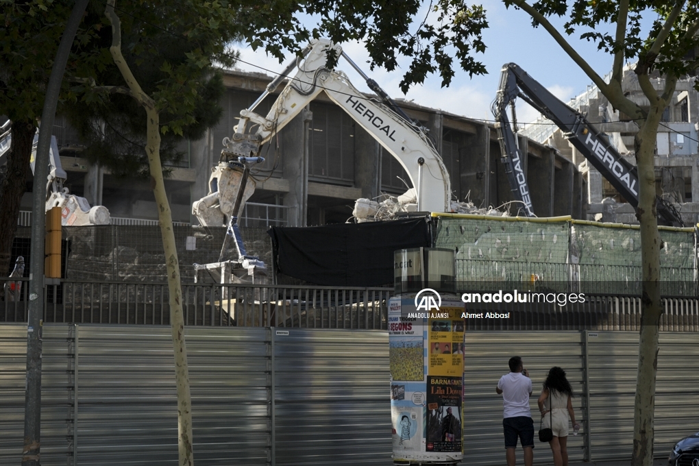 Nou Camp Stadyumunda restorasyon kapsamında yıkım çalışmaları