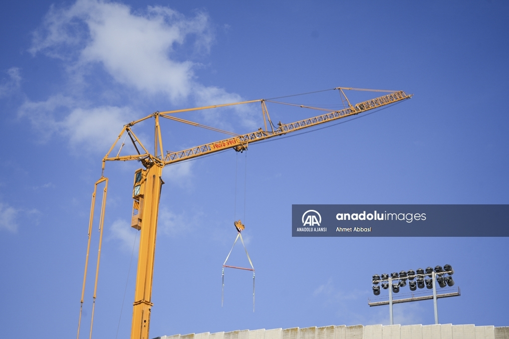 Nou Camp Stadyumunda restorasyon kapsamında yıkım çalışmaları