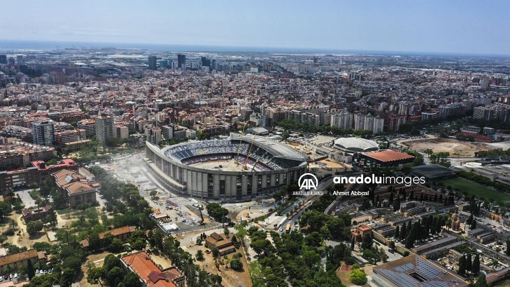 Nou Camp Stadyumunda restorasyon kapsamında yıkım çalışmaları