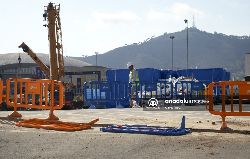 Nou Camp Stadyumunda restorasyon kapsamında yıkım çalışmaları