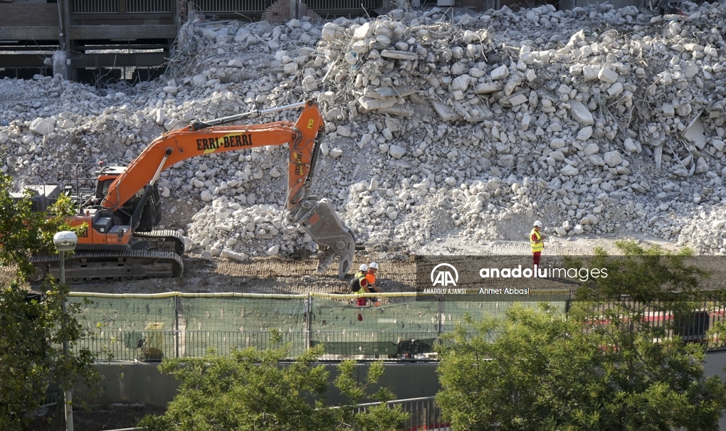 Nou Camp Stadyumunda restorasyon kapsamında yıkım çalışmaları