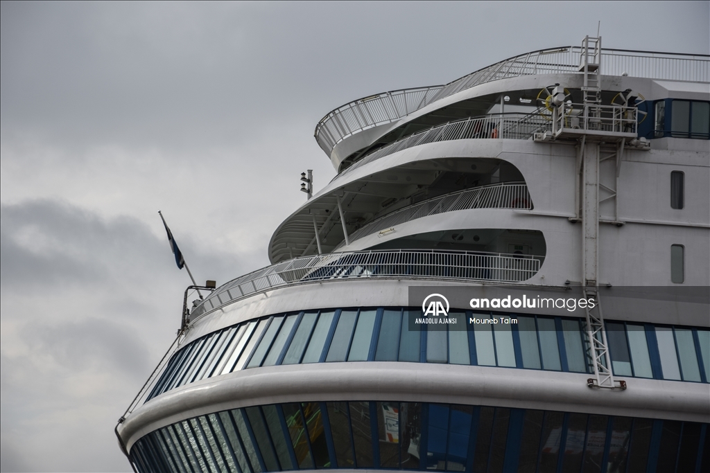 Rotterdam'da bir turist feribotu mülteciler için geçici konaklama alanına dönüştürüldü