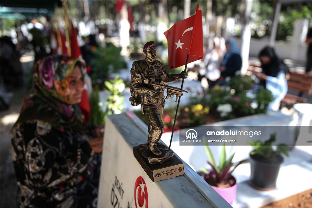 Mersin'de 15 Temmuz'da şehitlik ziyaret edildi