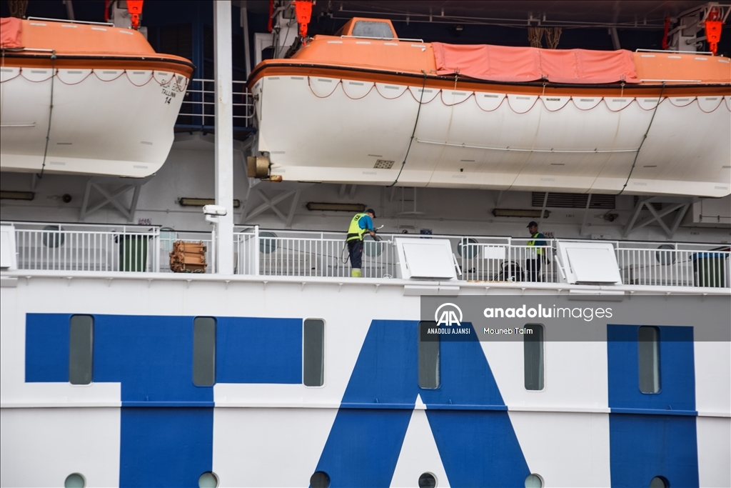 Rotterdam'da bir turist feribotu mülteciler için geçici konaklama alanına dönüştürüldü