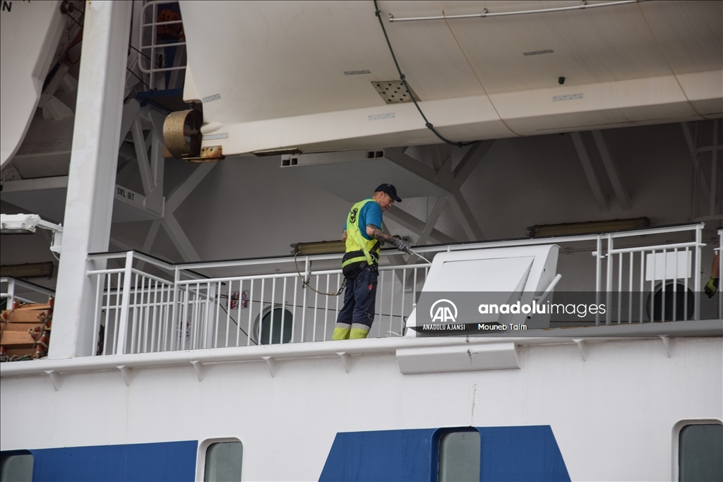 Rotterdam'da bir turist feribotu mülteciler için geçici konaklama alanına dönüştürüldü