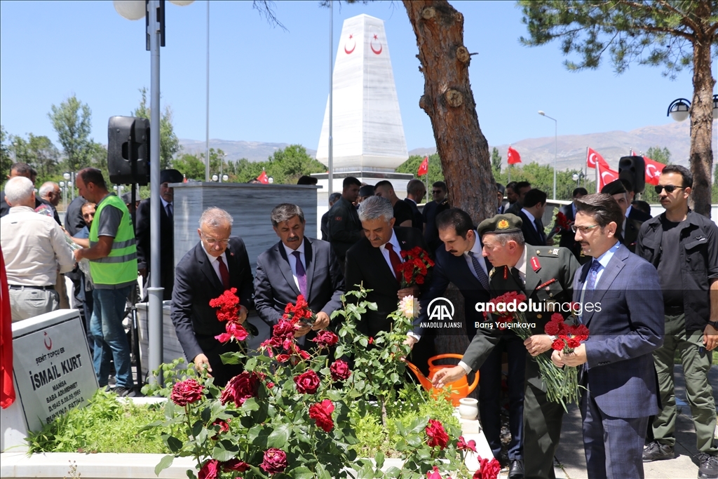 Doğu Anadolu'da 15 Temmuz şehitleri mezarları başında anıldı