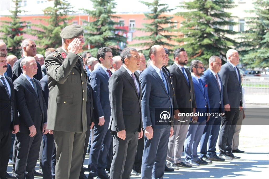 Kars'ta 15 Temmuz şehitleri mezarları başında anıldı