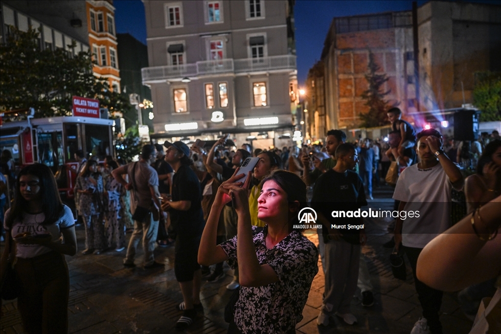 Galata Kulesi'ne 15 Temmuz şehitlerinin fotoğrafları yansıtıldı