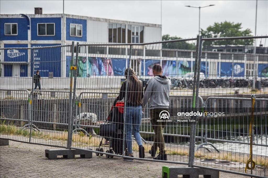 Rotterdam'da bir turist feribotu mülteciler için geçici konaklama alanına dönüştürüldü