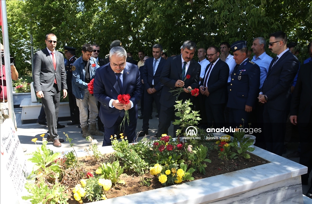 Muş'ta 15 Temmuz dolayısıyla şehitliklerde tören düzenlendi